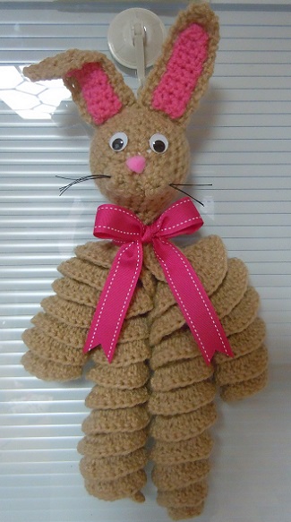 how to crochet an Easte bunny decoration